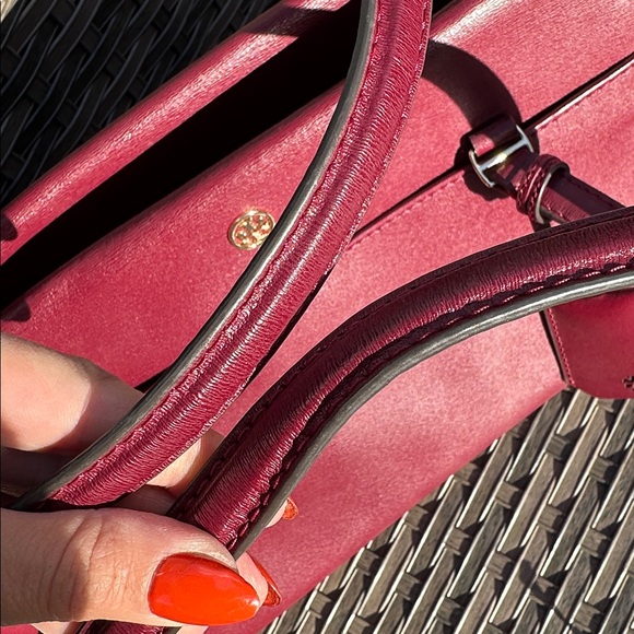 Tory Burch Robinson Tote Bag - Picture 10 of 10